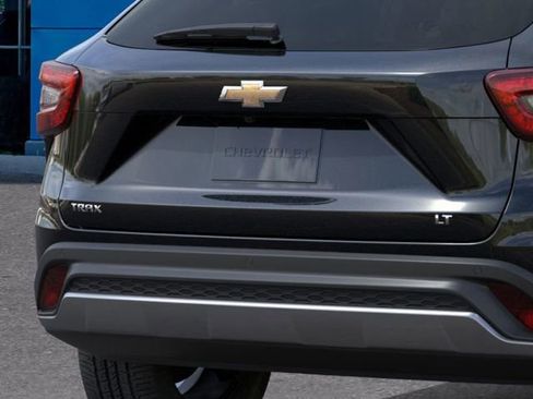 New 2026 Chevrolet Trax LT w/ Driver Confidence Package image 14