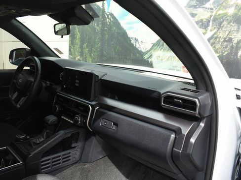 Certified 2025 Toyota 4Runner SR5 AWD/4WD image 24