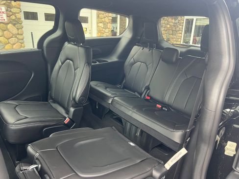 New 2026 Chrysler Pacifica Select image 10