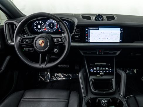 Certified 2025 Porsche Cayenne Coupe AWD/4WD image 20