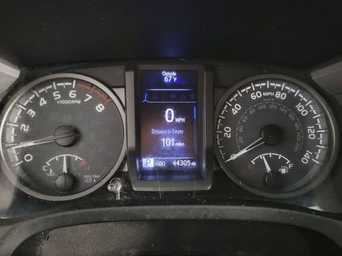 Used 2017 Toyota Tacoma TRD Off-Road AWD/4WD image 21