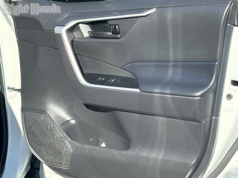 Used 2022 Toyota RAV4 LE w/ Carpet Mat Package (TMS) image 31