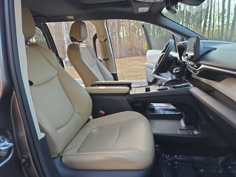 Used 2021 Toyota Sienna XLE image 10