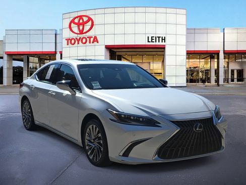 Used 2024 Lexus ES 300h Ultra Luxury image 3