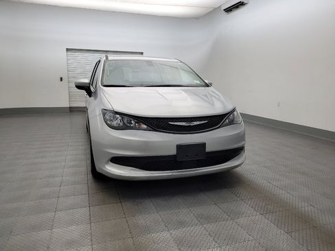 Used 2022 Chrysler Voyager LX FWD image 14