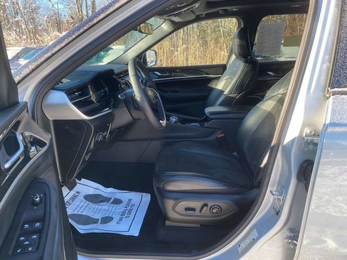 Used 2023 Jeep Grand Cherokee Trailhawk AWD/4WD image 12