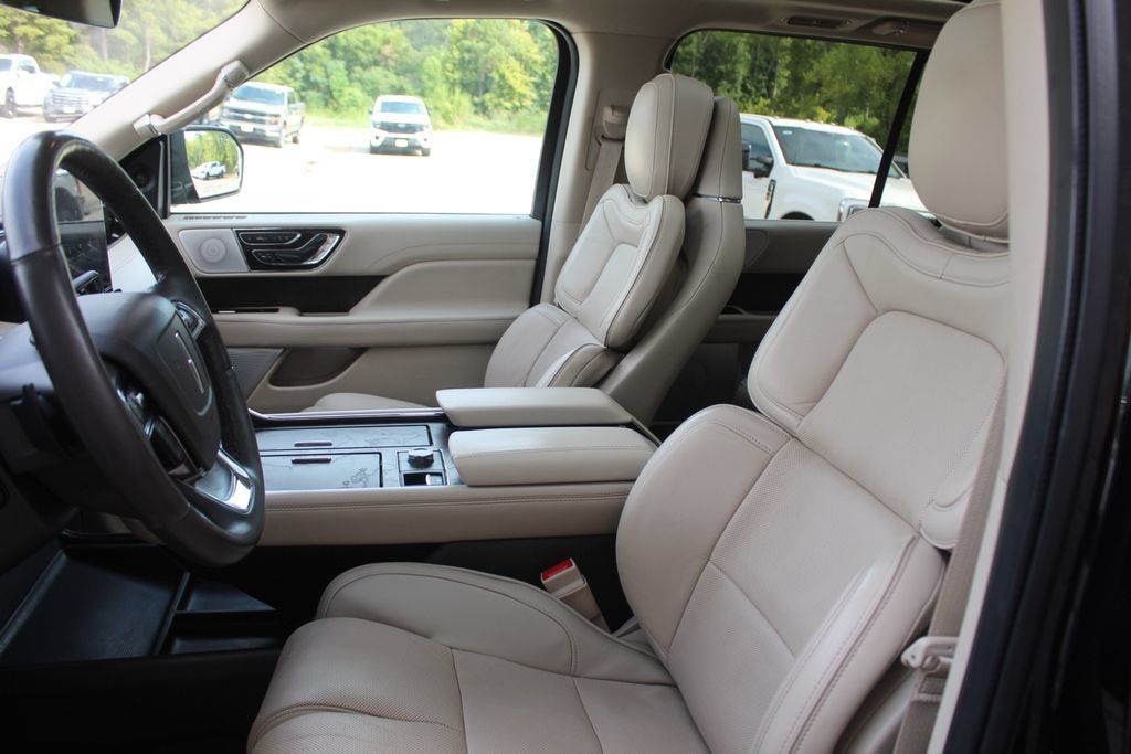 Used 2019 Lincoln Navigator Reserve w/ Cargo Package AWD/4WD image 29