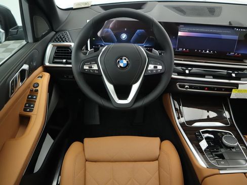 Used 2026 BMW X5 xDrive40i w/ Climate Comfort Package image 11