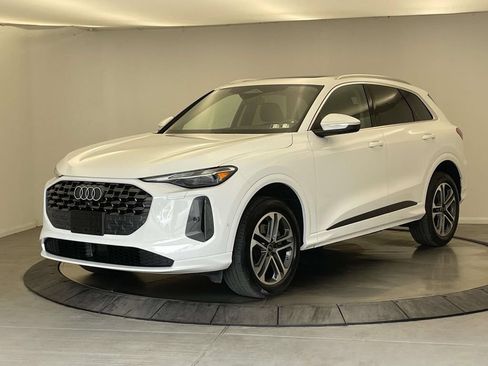 Certified 2025 Audi Q5 Premium w/ Convenience Package AWD/4WD image 1