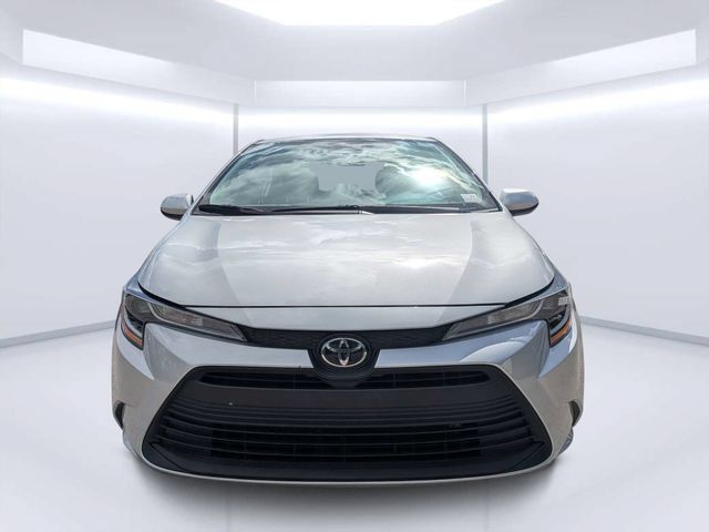 Used 2025 Toyota Corolla LE w/ Convenience Package FWD image 8
