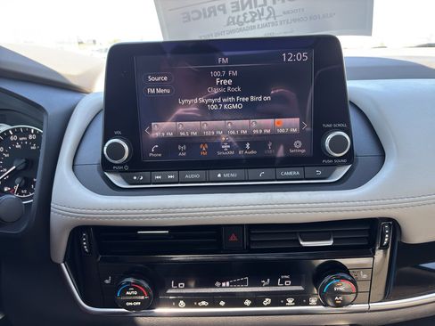 Used 2023 Nissan Rogue SL image 17