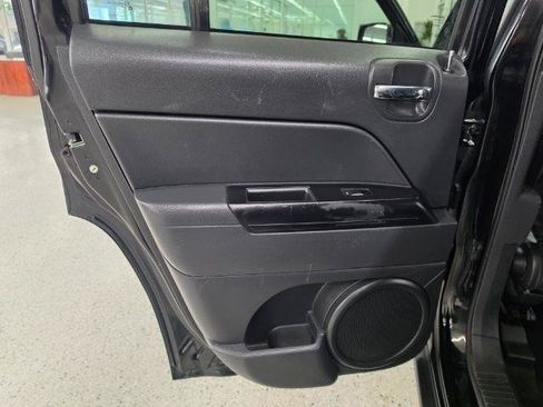 Used 2016 Jeep Patriot High Altitude FWD image 32
