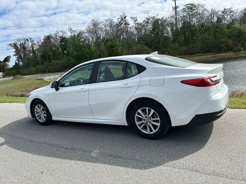 Used 2025 Toyota Camry LE image 3