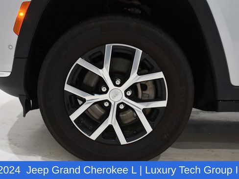 Used 2024 Jeep Grand Cherokee L Limited w/ Luxury Tech Group II image 6