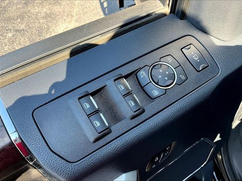 Used 2022 Ford F250 Lariat w/ Black Appearance Pkg AWD/4WD image 38
