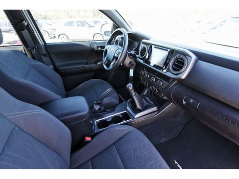 Used 2019 Toyota Tacoma TRD Sport image 28