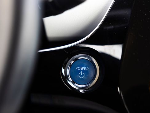 Used 2022 Toyota Prius XLE image 18