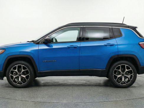 Used 2025 Jeep Compass Limited AWD/4WD image 5