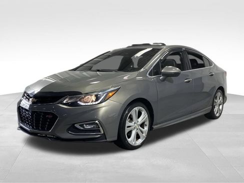 Used 2018 Chevrolet Cruze Premier w/ Premier True North Edition FWD image 4
