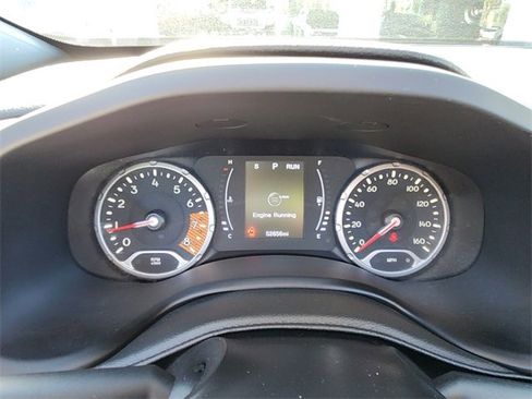 Used 2020 Jeep Renegade Latitude w/ Cold Weather Group image 11