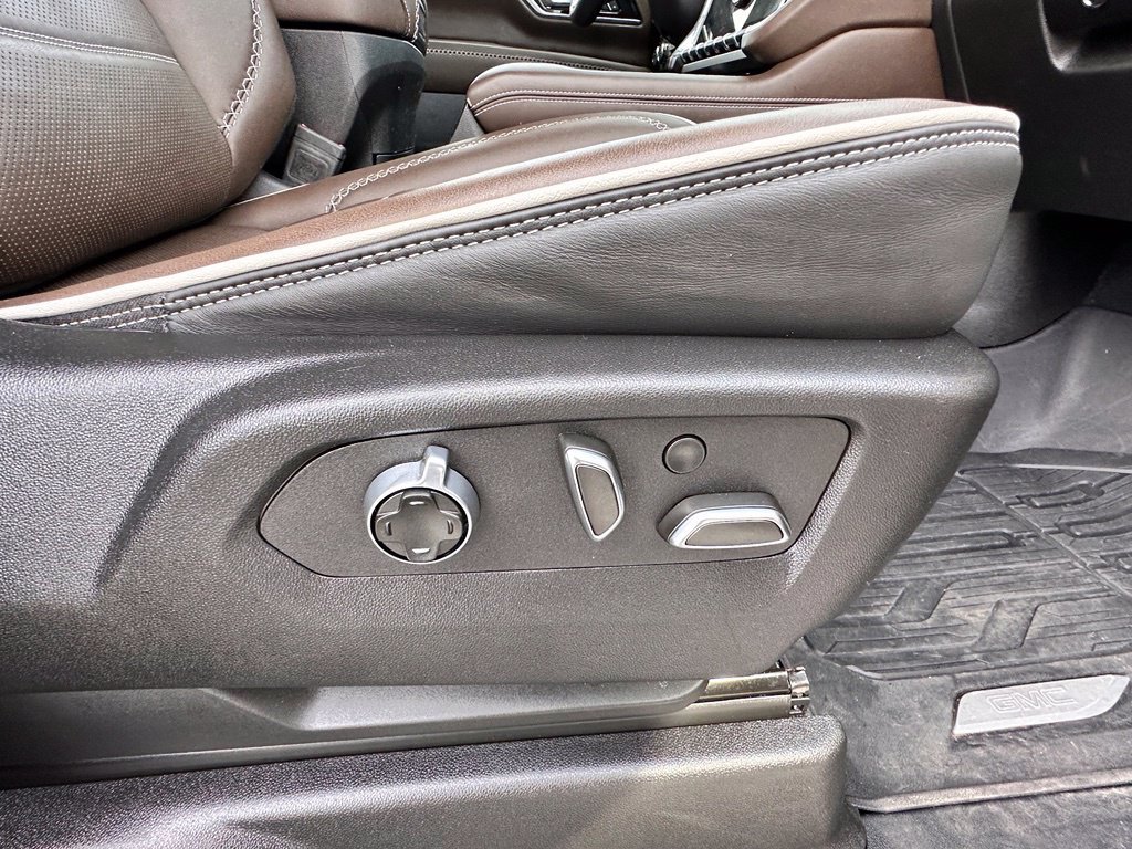 Certified 2025 GMC Yukon Denali Ultimate AWD/4WD image 13