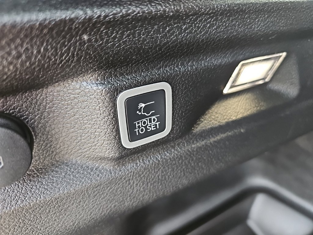 Certified 2025 Jeep Grand Cherokee L Altitude AWD/4WD image 24