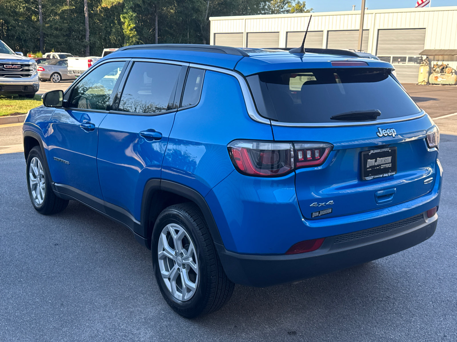 Used 2024 Jeep Compass Latitude AWD/4WD image 7