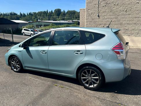 Used 2015 Toyota Prius V Five image 7