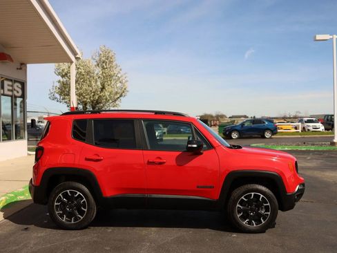 Used 2023 Jeep Renegade Latitude AWD/4WD image 4