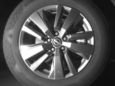 Used 2025 Nissan Pathfinder SV image 13