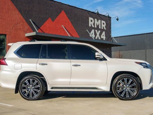 Used 2021 Lexus LX 570 4WD w/ Luxury Package image 4