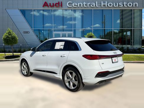 New 2025 Audi Q5 Prestige image 3
