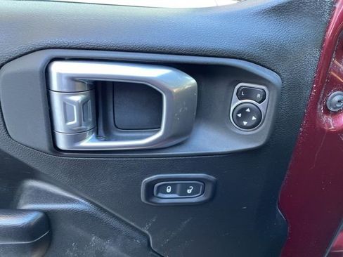 Used 2021 Jeep Gladiator Willys image 15