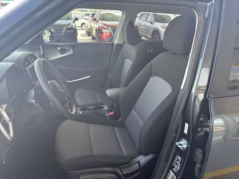 Used 2025 Kia Soul LX w/ LX Technology Package FWD image 35