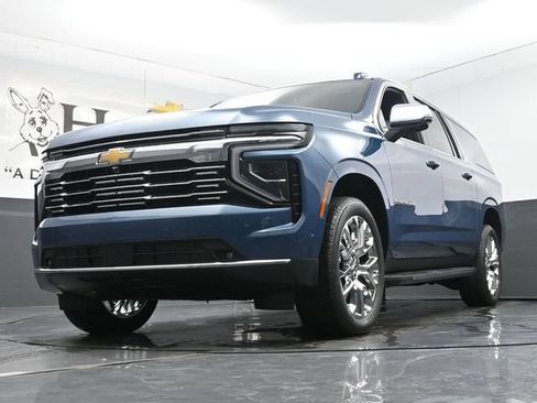 New 2026 Chevrolet Suburban Premier w/ Sun And Tow Package AWD/4WD image 4