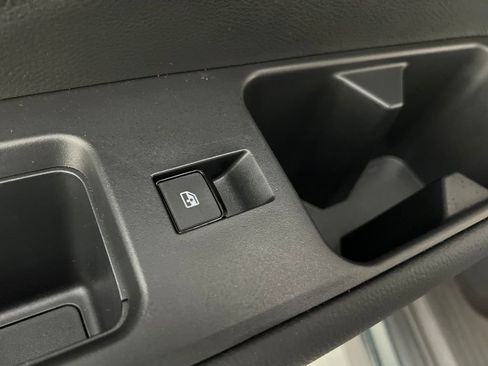 Used 2025 Nissan Pathfinder SL FWD image 16