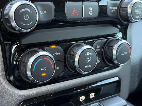 Used 2019 RAM 2500 Big Horn AWD/4WD image 17