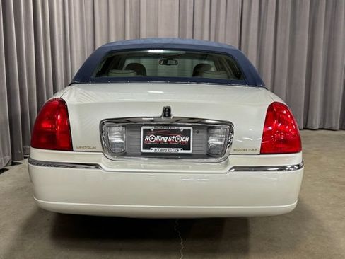 Used 2006 Lincoln Town Car Designer Series RWD image 6