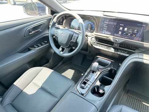Used 2025 Toyota Crown Signia AWD/4WD image 19