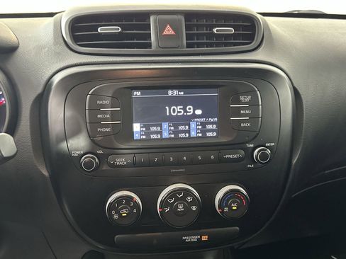 Used 2018 Kia Soul FWD image 21