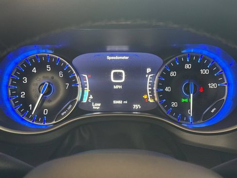 Used 2023 Chrysler Pacifica Touring-L FWD image 34