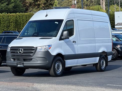Used 2025 Mercedes-Benz Sprinter 2500 image 8