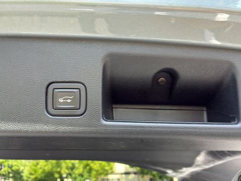 Used 2024 Chevrolet Equinox EV RS FWD image 41