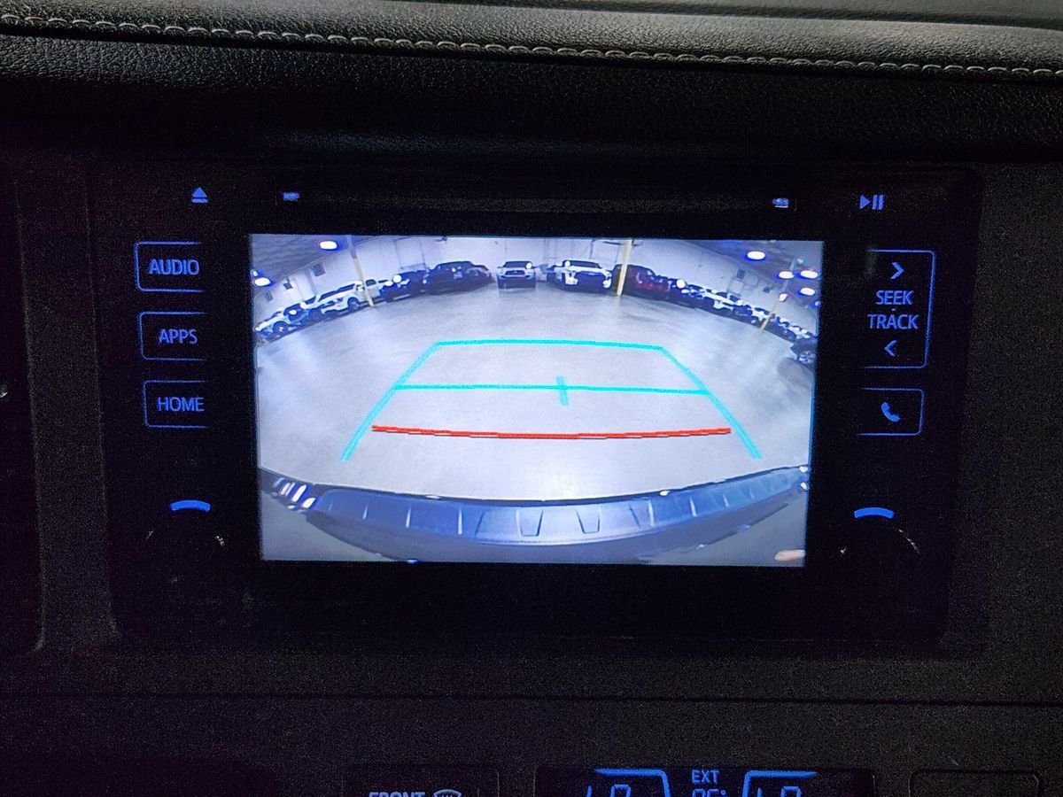 Used 2017 Toyota Sienna SE FWD image 36