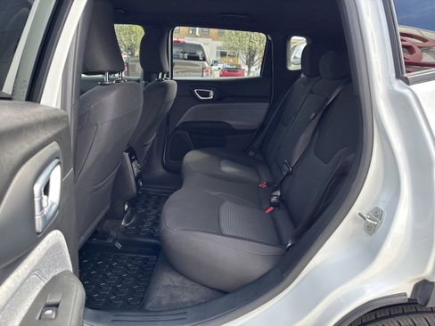 Used 2024 Jeep Compass Sport image 11