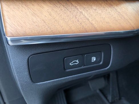 New 2025 Volvo XC90 T8 Plus w/ Protection Package Premier image 13