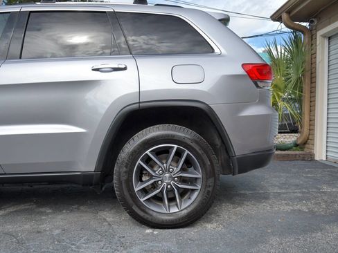 Used 2018 Jeep Grand Cherokee Limited image 9