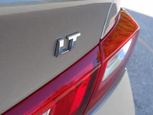 Used 2023 Chevrolet Malibu LT FWD image 34