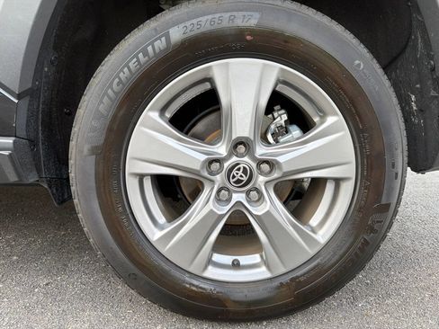 Used 2025 Toyota RAV4 XLE AWD/4WD image 23