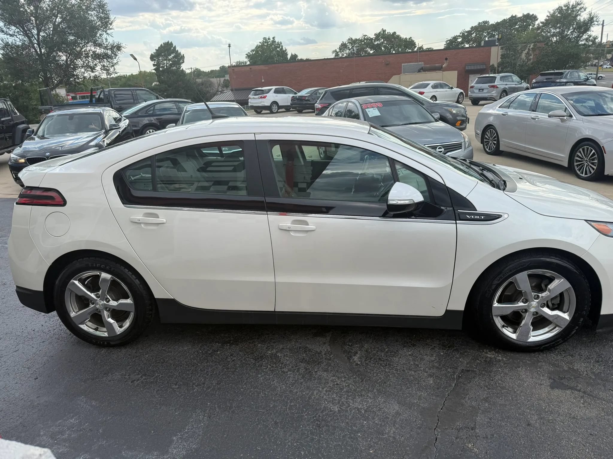 Used 2013 Chevrolet Volt Premium w/ Premium Trim Package FWD image 11